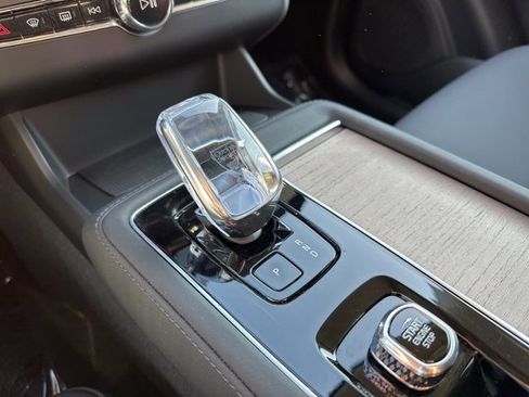 Certified 2025 Volvo XC90 B5 Plus image 21