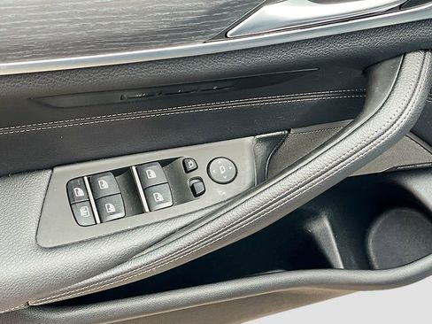Used 2023 BMW M550i xDrive w/ Executive Package AWD/4WD image 18