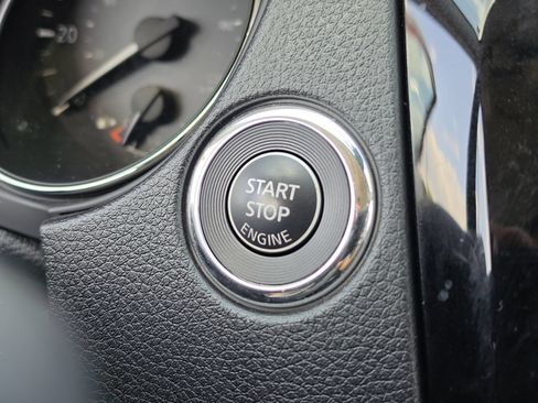 Used 2022 Nissan Rogue Sport SV w/ Technology Package FWD image 32