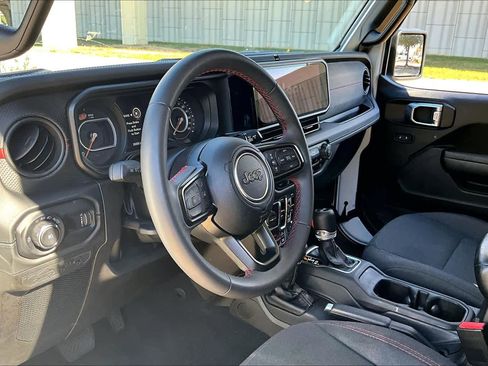 Used 2024 Jeep Wrangler Unlimited Rubicon image 15