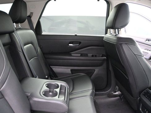 Used 2024 Nissan Pathfinder SL AWD/4WD image 20