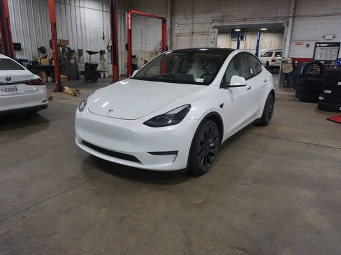 Used 2024 Tesla Model Y Performance AWD/4WD image 27