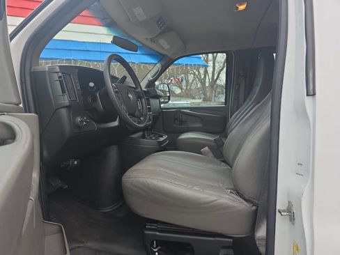 Used 2014 Chevrolet Express 3500 LS image 10