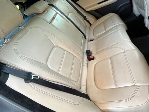 Used 2019 Jaguar F-PACE Prestige image 27