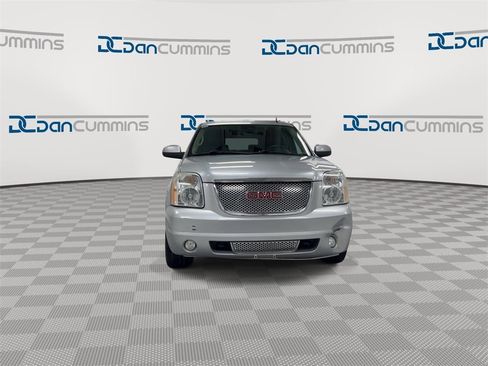 Used 2013 GMC Yukon XL Denali image 3