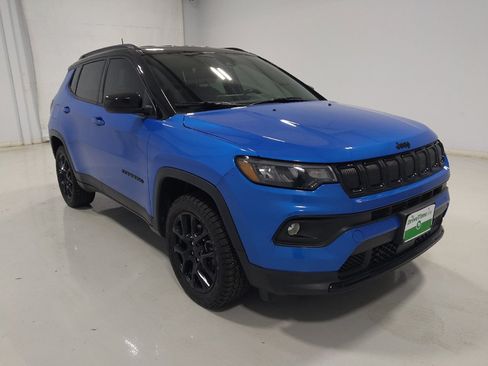 Used 2022 Jeep Compass Latitude AWD/4WD image 13