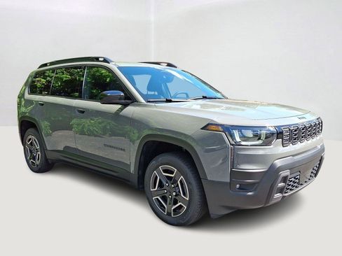 New 2026 Jeep Cherokee Laredo AWD/4WD image 2