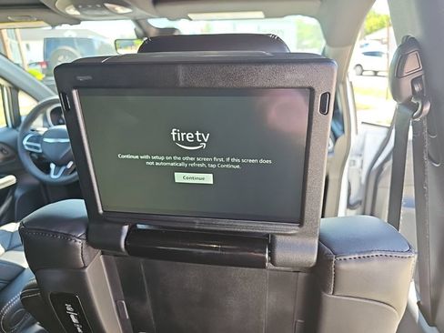 Used 2025 Chrysler Pacifica Select w/ Uconnect Theater Family Group AWD/4WD image 31