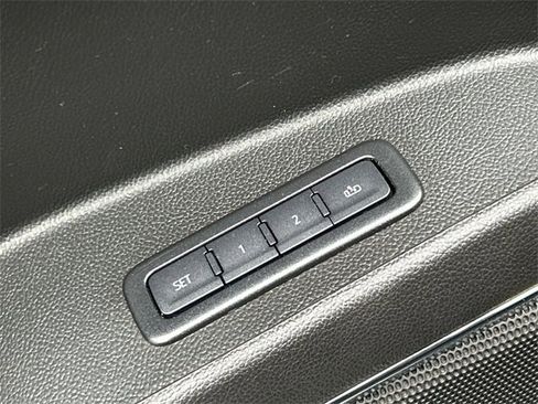 Used 2019 Chevrolet Suburban LT image 23