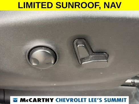 Used 2023 Chrysler Pacifica Limited FWD image 29