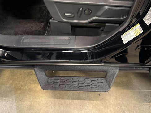 Used 2023 Ford Bronco Badlands image 11