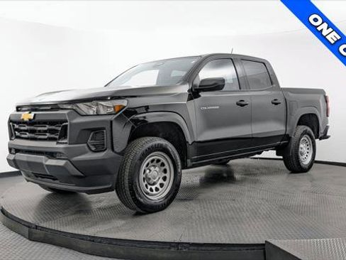 Used 2024 Chevrolet Colorado W/T RWD image 2