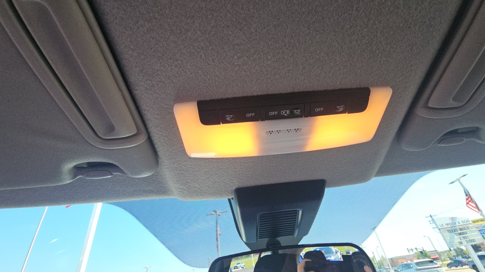 Used 2023 Nissan Kicks SR FWD image 21
