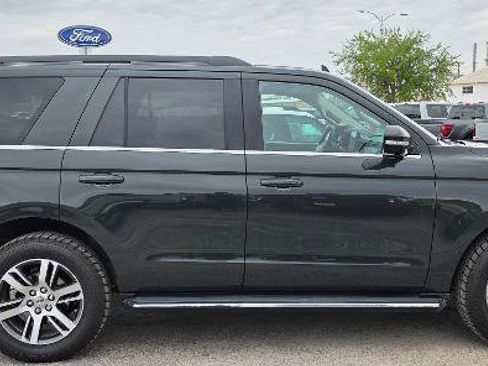 Certified 2023 Ford Expedition XLT image 5