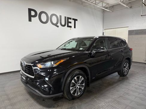 Used 2023 Toyota Highlander XLE image 2
