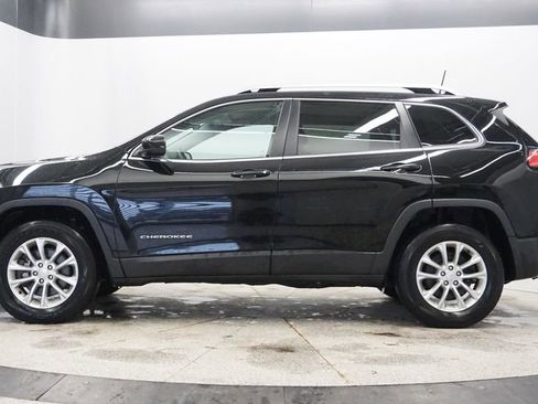 Certified 2019 Jeep Cherokee Latitude w/ Popular Appearance Group image 2