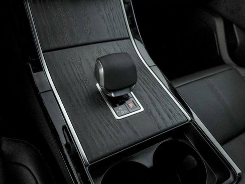 New 2026 Land Rover Range Rover Velar Dynamic SE image 15