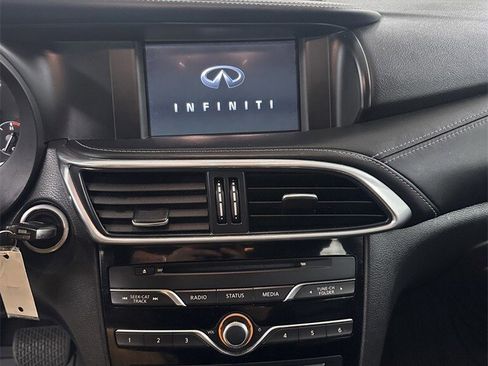 Used 2017 INFINITI QX30 Premium w/ Navigation Package image 21