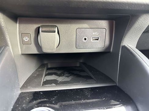 Used 2025 Nissan Versa SV w/ Trunk Package image 21