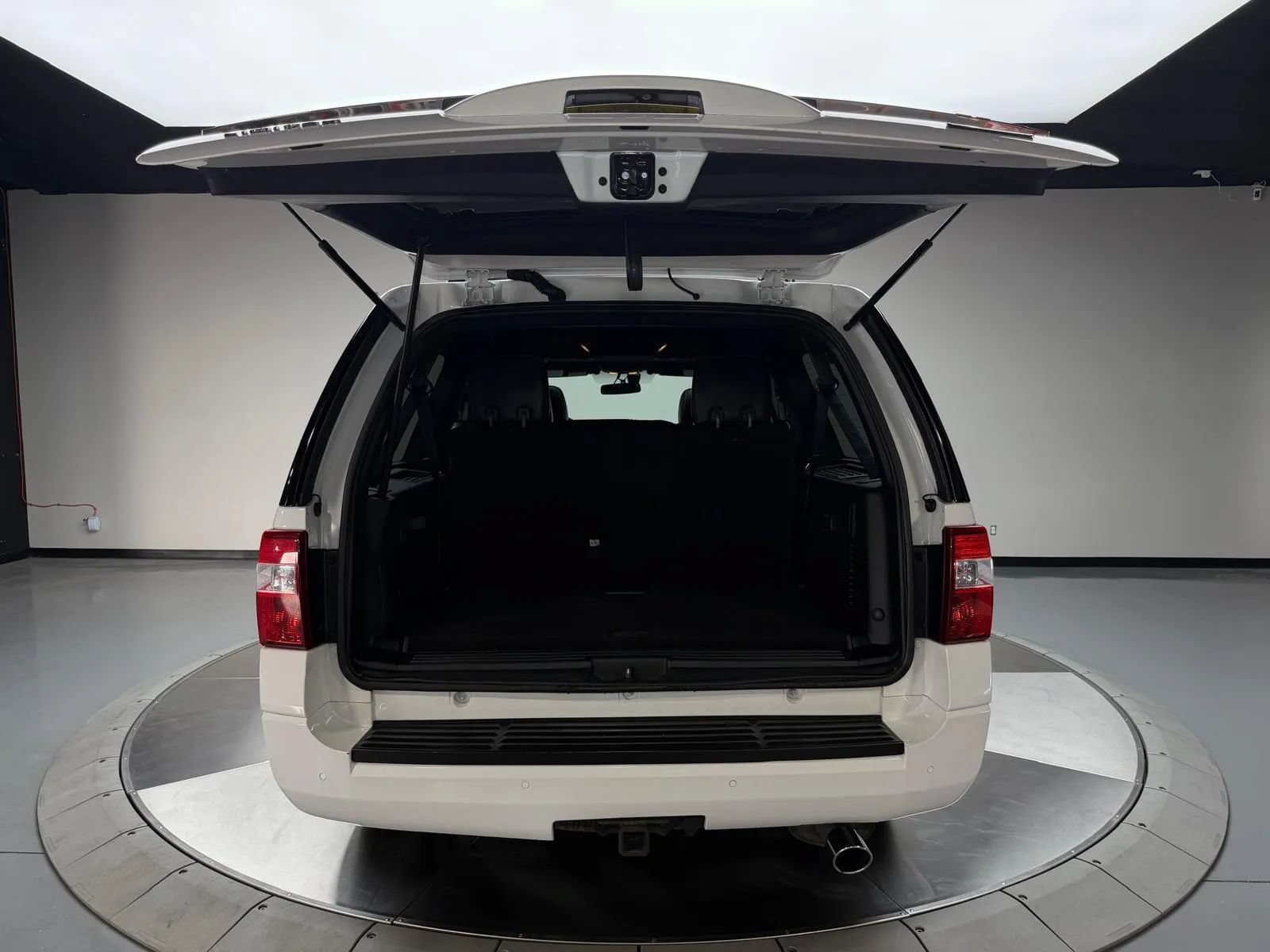 Used 2017 Ford Expedition EL Limited RWD image 13