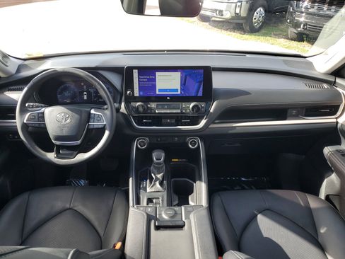 Used 2024 Toyota Grand Highlander XLE image 21