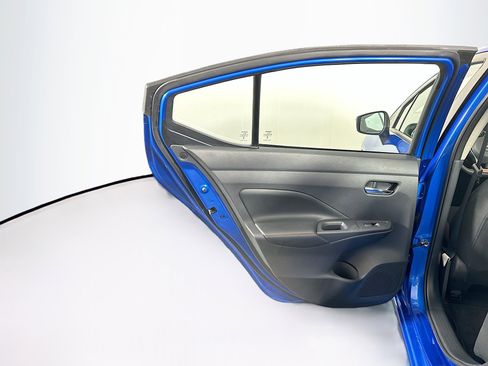 Used 2024 Nissan Versa SR image 25