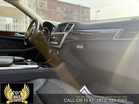 Used 2015 Mercedes-Benz GL 450 4MATIC w/ Lighting Package image 17