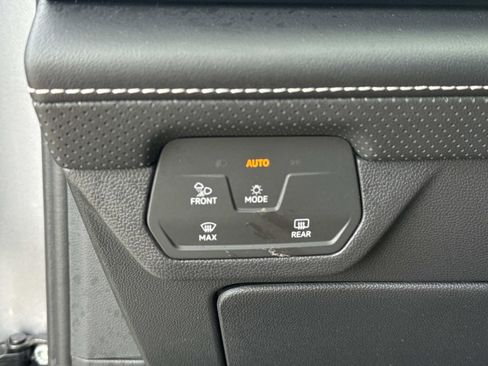 Used 2025 Volkswagen Atlas SE FWD image 20