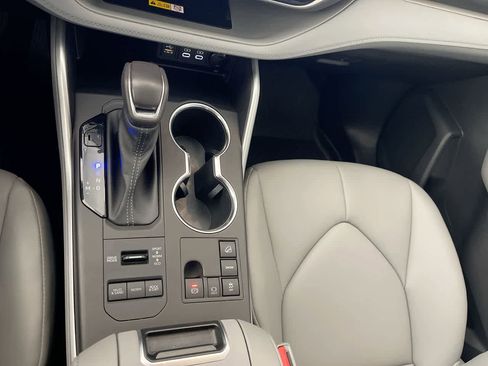 Used 2023 Toyota Highlander XLE image 20