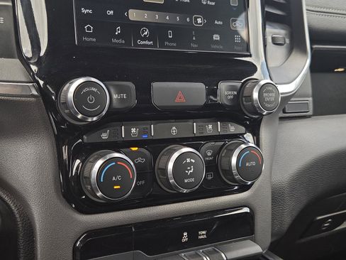 Used 2024 RAM 1500 Laramie AWD/4WD image 25
