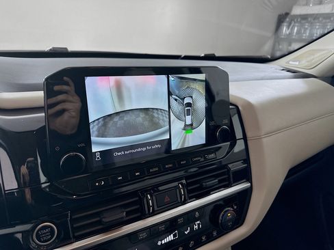 Used 2024 Nissan Pathfinder SL w/ SL Premium Package image 22