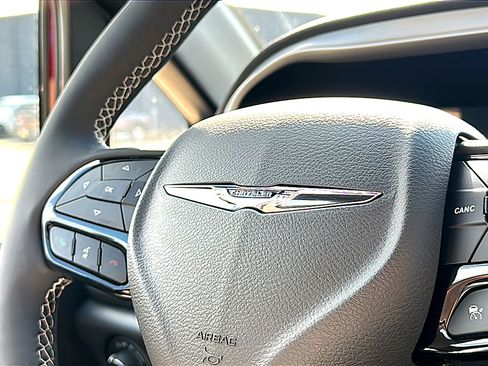 Used 2023 Chrysler Pacifica Touring-L w/ S Appearance Package image 31