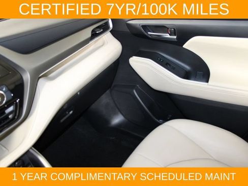 Used 2023 Toyota Highlander XLE AWD/4WD image 17