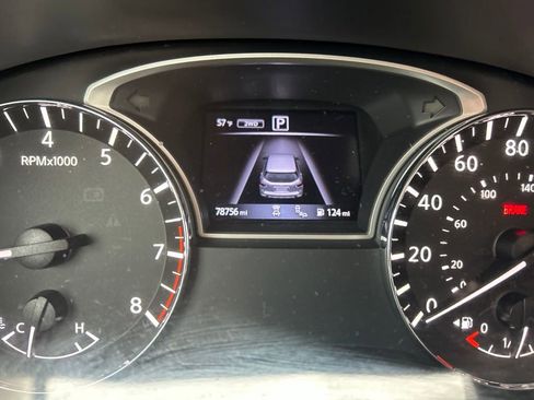 Used 2019 Nissan Pathfinder SV AWD/4WD image 10