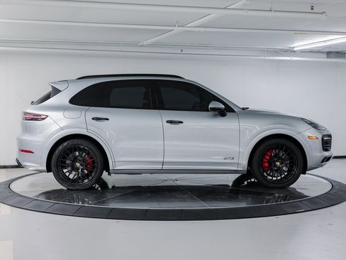 Used 2022 Porsche Cayenne GTS image 8