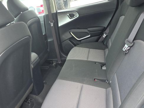 Used 2025 Kia Soul LX w/ LX Technology Package FWD image 11