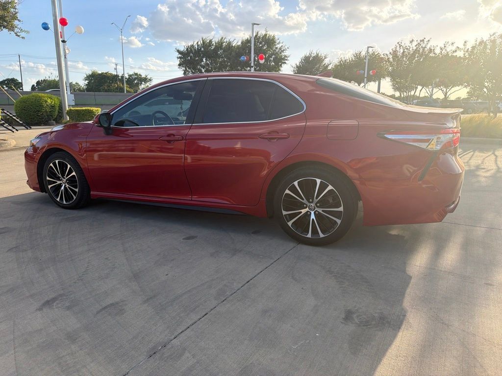 Used 2020 Toyota Camry SE w/ Convenience Package FWD image 13