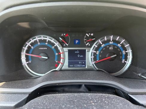 Used 2016 Toyota 4Runner SR5 AWD/4WD image 3