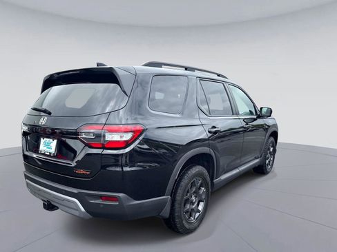 Used 2023 Honda Pilot TrailSport image 4