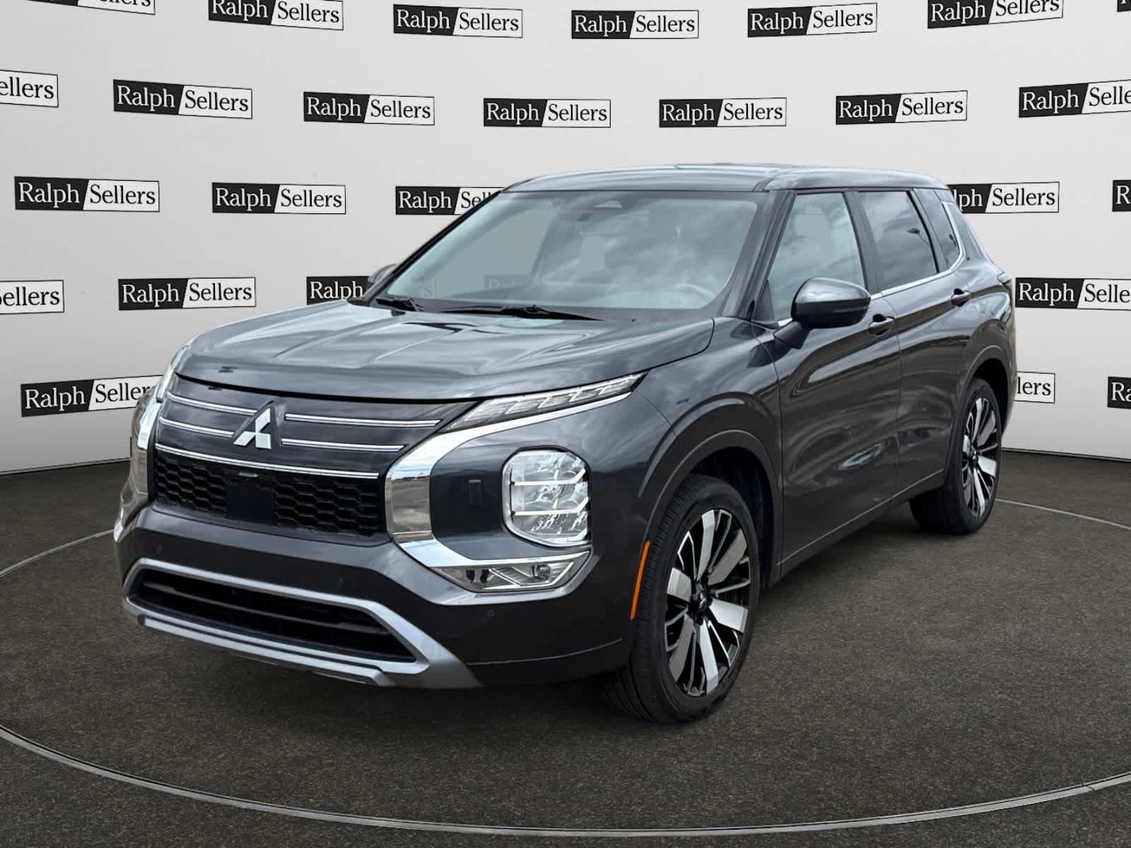 Used 2025 Mitsubishi Outlander SE AWD/4WD image 2