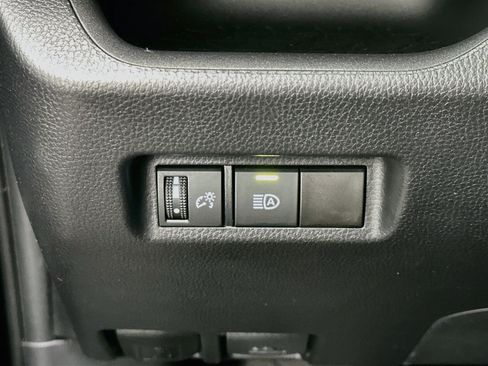 Used 2025 Toyota RAV4 XLE AWD/4WD image 17