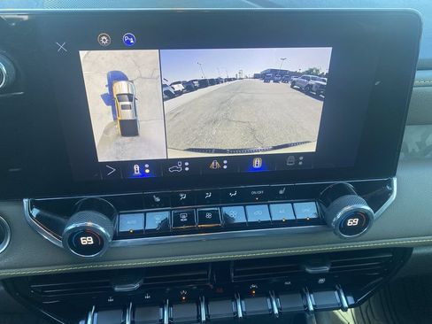 Used 2024 Chevrolet Colorado ZR2 w/ Technology Package AWD/4WD image 15