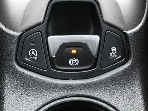 Used 2018 Jeep Compass Latitude w/ Popular Equipment Group FWD image 26