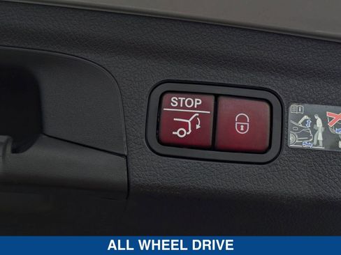 Used 2025 Mercedes-Benz GLE 450e 4MATIC image 14