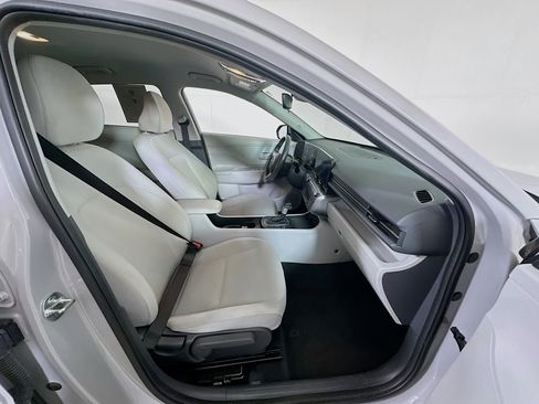 Used 2024 Hyundai Kona SEL FWD image 32