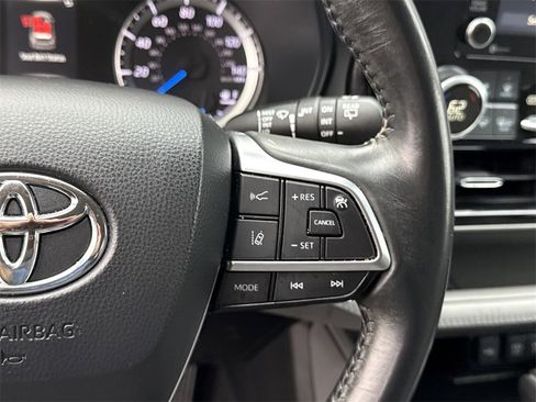 Used 2021 Toyota Highlander LE image 30