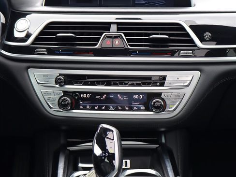 Used 2018 BMW 750i xDrive AWD/4WD image 13