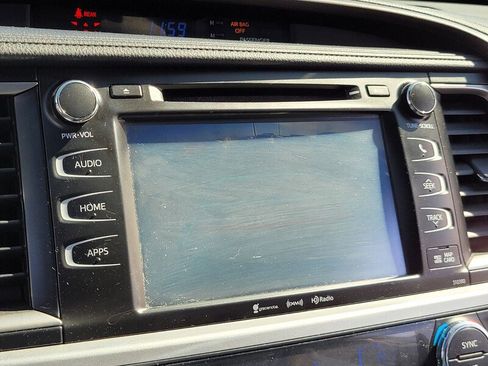 Used 2019 Toyota Highlander XLE image 20