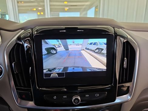 Used 2021 Chevrolet Traverse LT FWD image 22