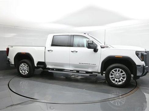 Used 2024 GMC Sierra 2500 SLT w/ SLT Convenience Package image 17